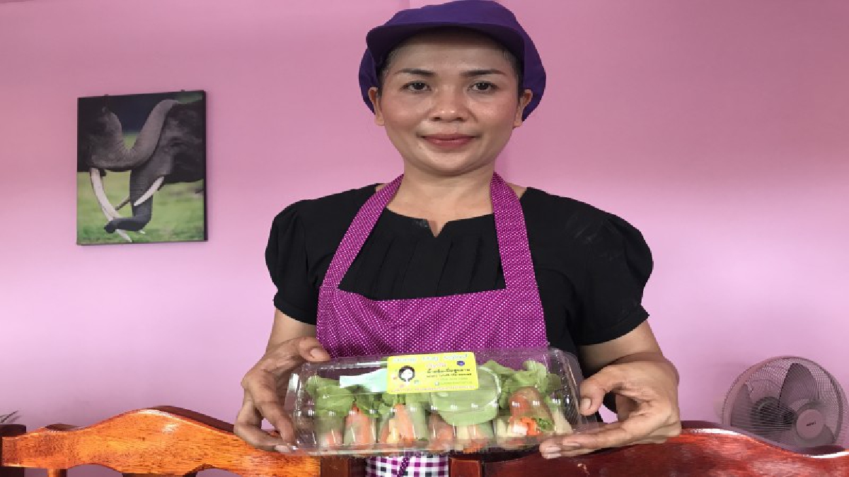 สวย ขยัน เก่ง ดีต่อใจ..!! สาว อบต.ใช้เวลานอกราชการเปิดร้าน "โฮมฮัก" ทำน้ำสลัดและเมนูอาหารเพื่อสุขภาพขายรายได้งามเดือนละกว่า 100,000บาท(คลิป)
