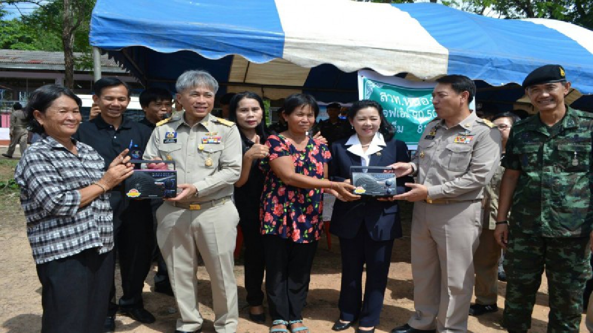 ประชาชนชาว บ้านคอกช้าง อำเภอสระใคร จังหวัดหนองคาย ร่วมแสดงพลังปกป้องและเชิดชูสถาบันพระมหากษัตริย์ (มีคลิป)