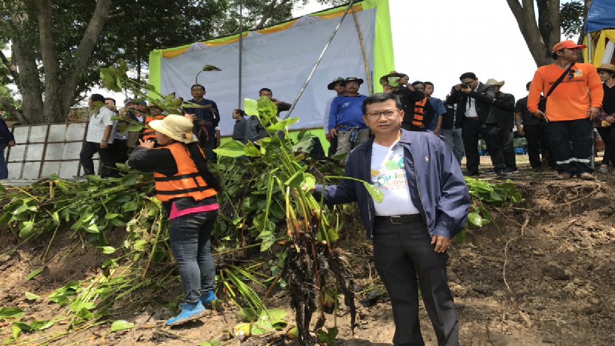 ศรีสะเกษ เตรียมเนรมิต 276 ไร่เป็นทะเลบัวหลวงเสริมท่องเที่ยวบึงบูรพ์ เร่งกำจัดผักตบชวาให้หมดสิ้นไป (มีคลิป)