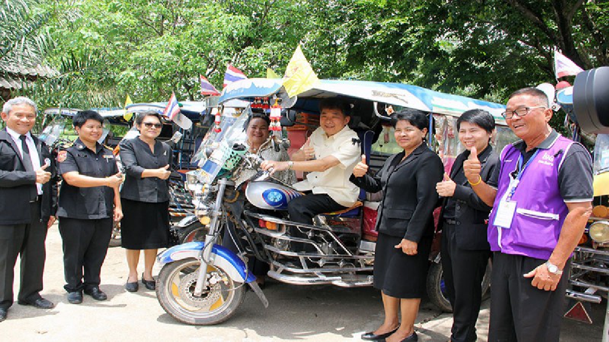 บึงกาฬ-ติวเข้มสามล้อบริการ อบรมกฎหมายวินัยจราจร และภาษาอังกฤษพื้นฐาน เพื่อพัฒนาอาชีพให้เข้มแข็งรองรับการท่องเที่ยว (มีคลิป)