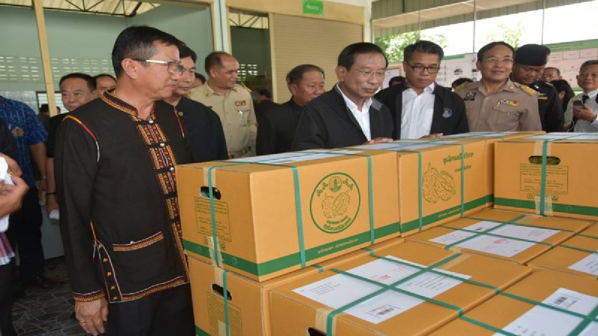รมว.เกษตรฯ ลงพื้นที่ติดตามการดำเนินงานโครงการระบบส่งเสริมการเกษตรแบบแปลงใหญ่ของ อ.กันทรลักษ์ จ.ศรีสะเกษ (มีคลิป)