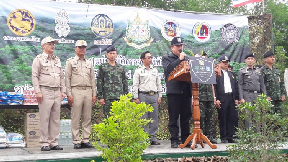 รัฐมนตรีว่าการกระทรวงทรัพยากรธรรมชาติและสิ่งแวดล้อมตรวจเยี่ยมการปฏิบัติงานศูนย์ปฏิบัติการร่วมพิทักษ์ป่าแพร่-น่าน (มีคลิป)