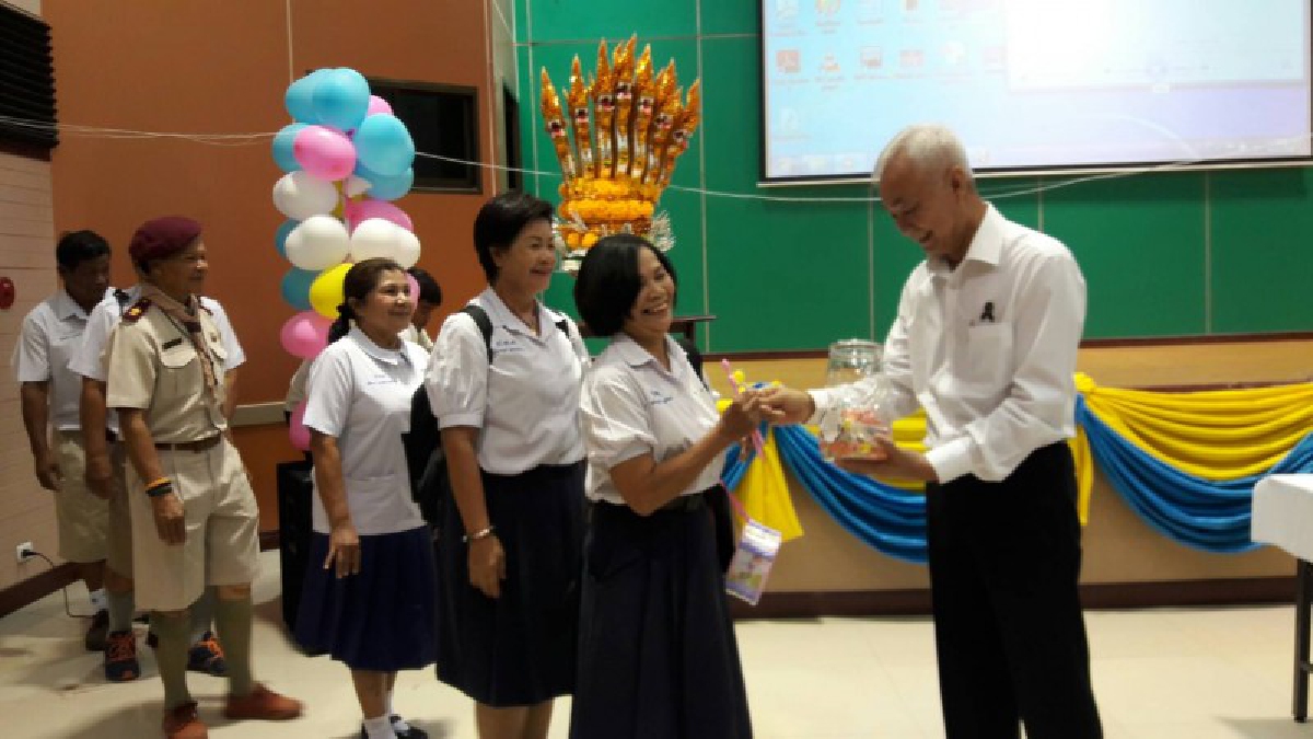 เปิดเทอมแล้ว!!ตายาย สุดตื่นเต้น เปิดแล้วโรงเรียนชราบาล เทศบาลเมืองหนองคาย นายกฯเมืองหนองคาย เป็นประธานเปิดโรงเรียน(มีคลิป)