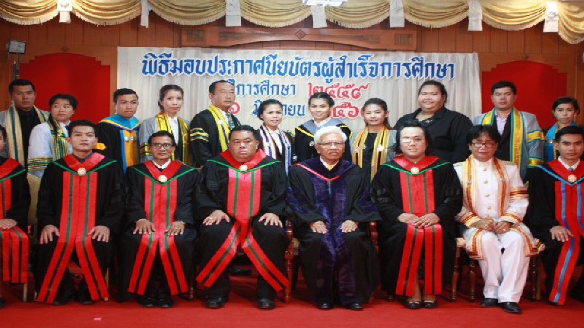วิทยาลัยอาชีวศึกษาไทเฉลิมราชชัยภูมิจัดอบรมคุณธรรม จริยธรรมพร้อมมอบในประกาศนียบัตร ให้กับน้อง นร.-นศ.ระดับ ปวช.ปวส.ที่สำเร็จการศึกษา(มีคลิป)