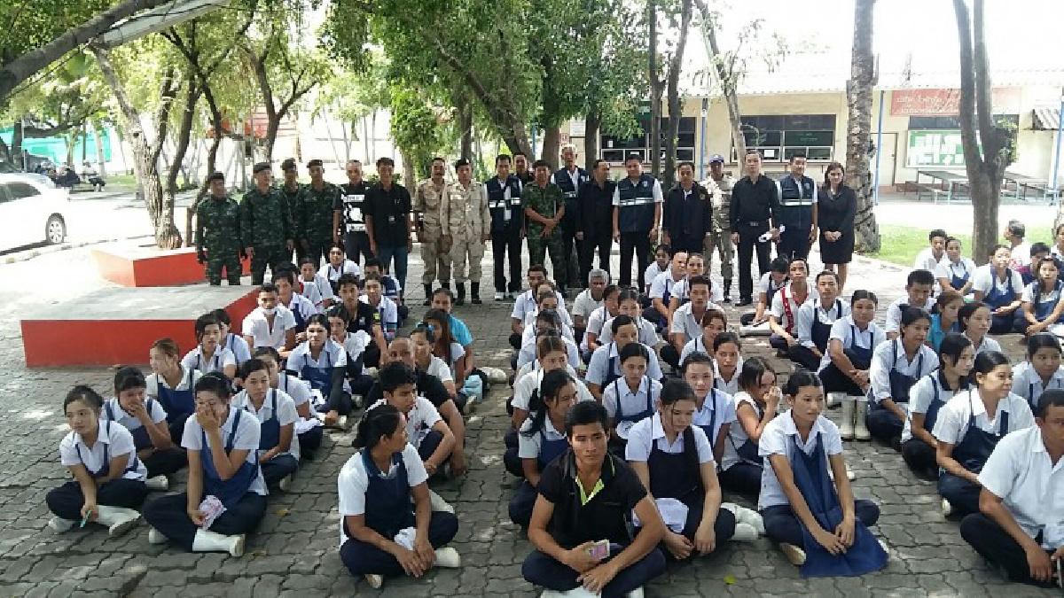 กดดันหนัก!!จนท.สนธิกำลัง ชุดเฉพาะกิจปราบแรงงานต่างด้าว ลุยตรวจค้นโรงงานอุตสาหกรรม เข้มแรงงานต่างด้าวผิดกม.(มีคลิป)