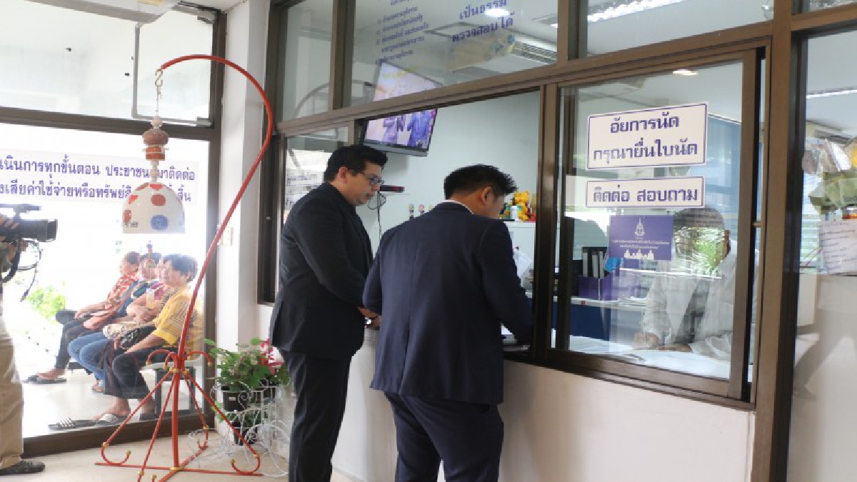 ปทุมธานี!! อัยการ เลื่อนฟ้อง "องอาจโฆษกธรรมกาย" คดีหมิ่นประมาทอดีตรองอธิดีกรมป่าไม้ (มีคลิป)