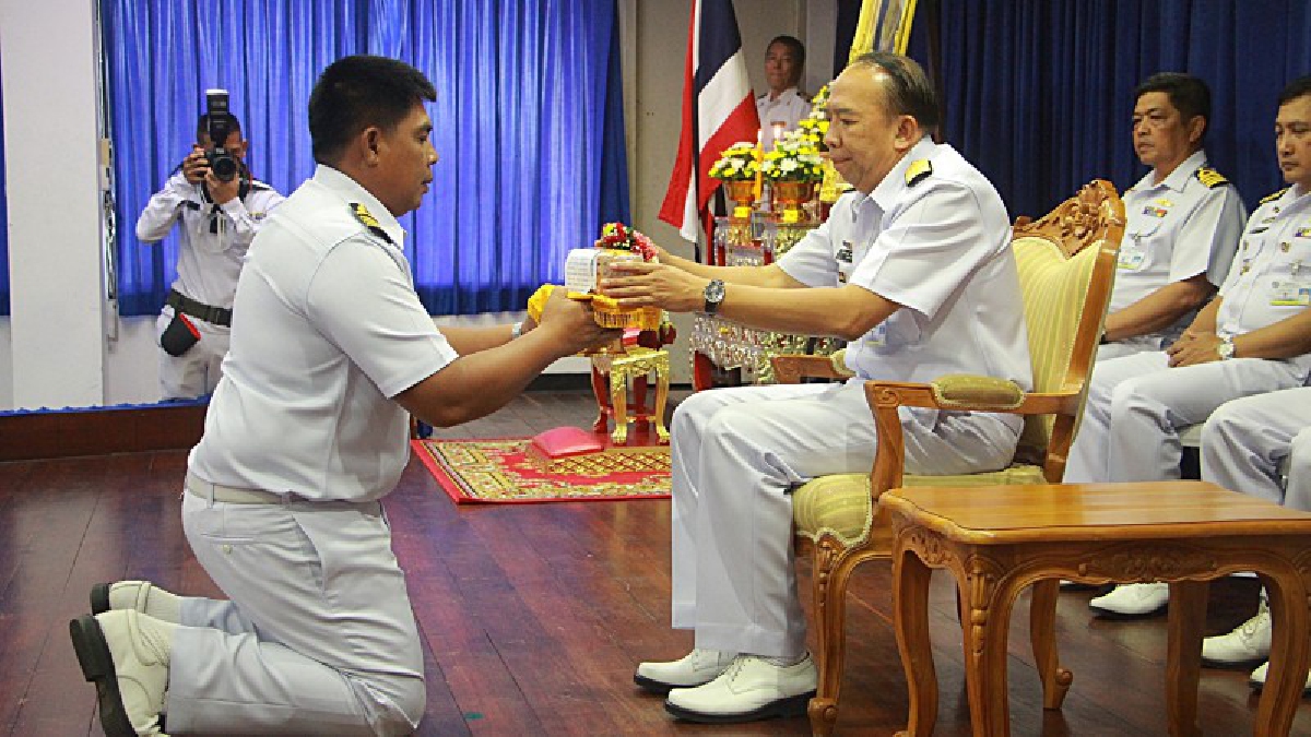 ขออโหสิกรรม!! ข้าราชการทหารปืนใหญ่กว่า 16 นาย ขอขมา ลาอุปสมบทประจำปี 2560 กับผู้บังคับบัญชา (มีคลิป)