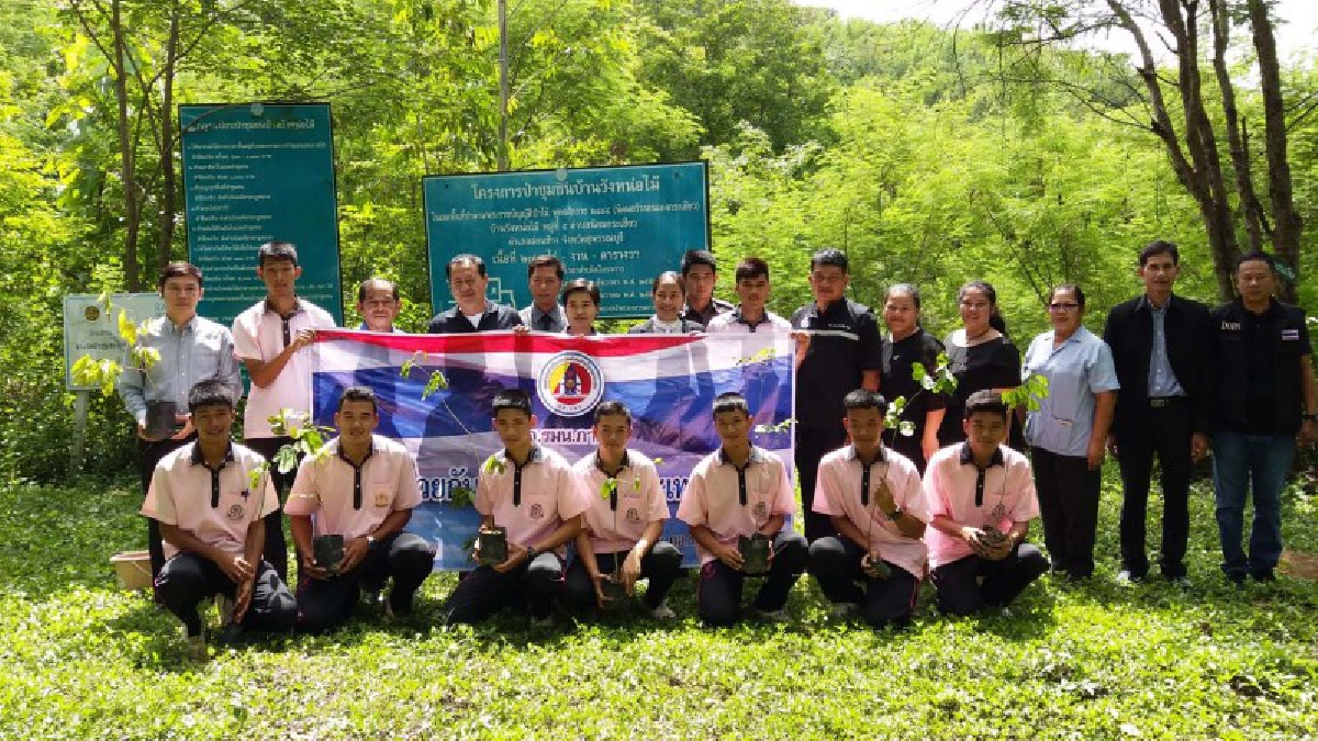 สุพรรณบุรี!! กอ.รมน.น้อมนำพระราชดำรัสรัชกาลที่ 9 "ปลูกป่าลงในใจ" ปลูกจิตสำนึกเยาวชน ร่วมปกป้องผืนป่า และทรัพยากรธรรมชาติ (มีคลิป)