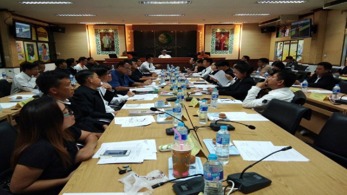 ร่วมมือ..ร่วมใจ!! ผู้ว่าราชการจังหวัดหนองคายประชุมหารือจัดงานให้เรียบร้อยงดงามสมพระเกียรติฯ ในการจัดงานพระราชพิธีถวายพระเพลิงพระบรมศพฯ