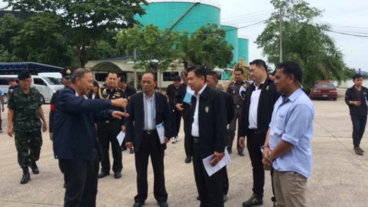 ตรวจเข้ม!! ชุดปฎิบัติป้องกันและปราบปรามการลักลอบนำเข้าน้ำมันปาล์ม ตรวจสอบคลังเก็บน้ำมัน เพื่อแก้ไขปัญหาราคาตกต่ำ (มีคลิป)