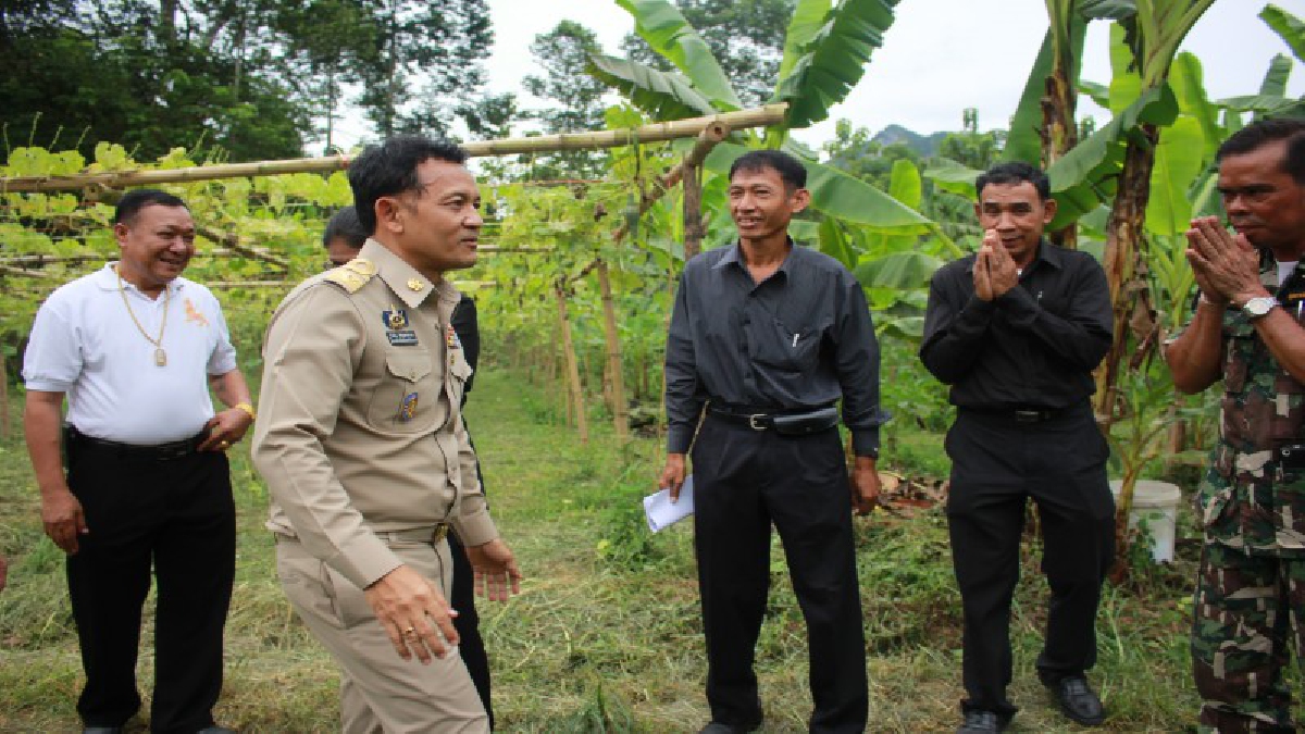 พ่อเมืองคอนลุย!! ลงพื้นที่ อ.นบพิตำ ตามโครงการ ผู้ว่าฯ เดินดิน กินข้าวแกง แหลงใต้ รับใช้คนคอน-ตรวจความพร้อมกิจกรรม “ละมุนกรุงชิง”