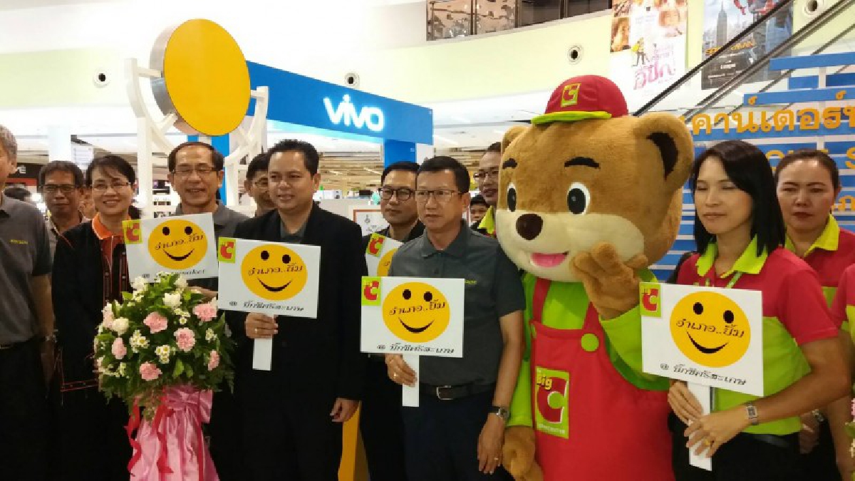 ศรีสะเกษเปิดจุดเคาน์เตอร์บริการอำเภอยิ้มให้บริการประชาชนแบบครบวงจร (มีคลิป)