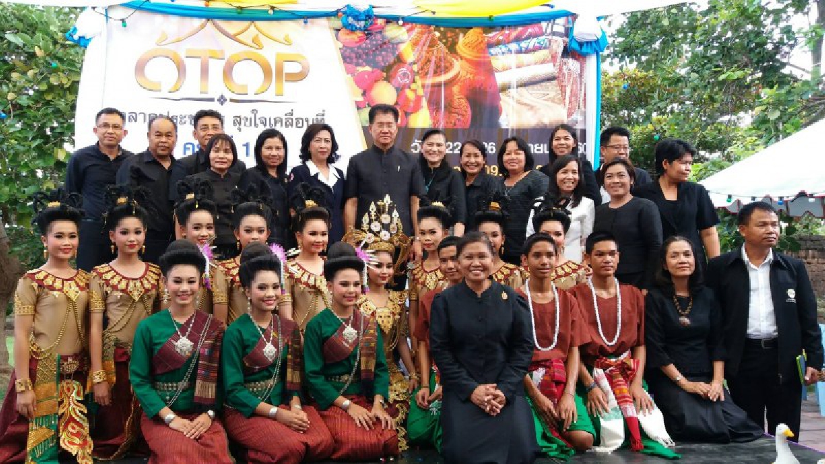 ผู้ว่าฯนครราชสีมา เปิดงาน “OTOP ตลาดประชารัฐสุขใจ เคลื่อนที่ ครั้งที่ ๑” มีผู้ผลิต-ผู้ประกอบการ เข้าร่วมจำหน่ายสินค้ากันอย่างคึกคัก