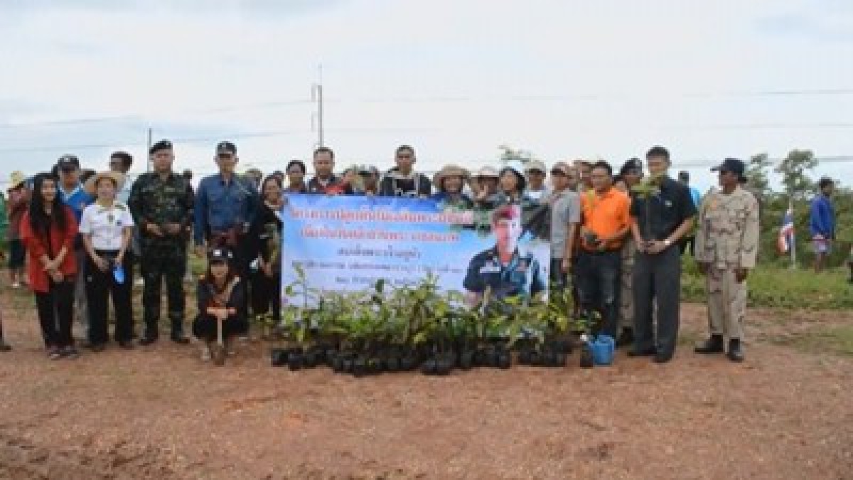 รวมพลังใจ!! รัฐร่วมใจปลูกต้นไม้เฉลิมพระเกียรติ 65 พรรษารัชกาลที่ 10 ครู นักเรียน และชาวบ้านร่วมใจกันปลูกต้นไม้จำนวน 500 ต้น (มีคลิป)
