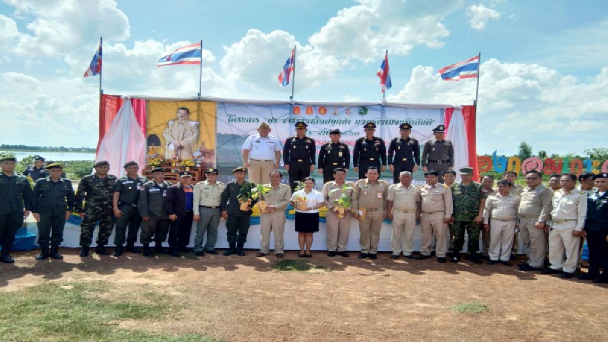ผู้บัญชาการกองกำลังสุรศักดิ์มนตรี นำส่วนราชการ ประชาชนร่วมปลูกต้นไม้ตามโครงการ ประชารัฐร่วมใจปลูกป่า ถวายความจงรักภักดี ประจำปี 2560(มีคลิป)