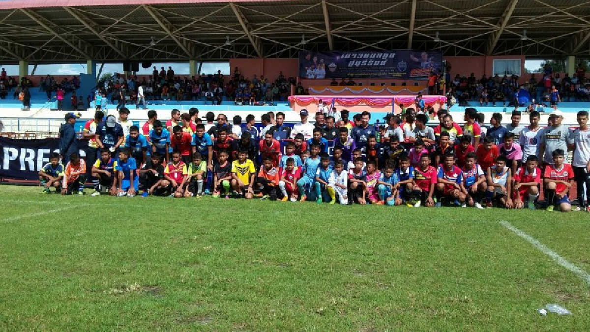 สุดตื่นเต้น!! เด็กและเยาวชนกว่า 500 คน ตื่นตัวได้มีโอกาสเข้าคัดเลือกฟุตบอลสู่ "อคาเดมีสโมรสรบุรีรัมย์" ถือเป็นฝันของเด็กหลายคน