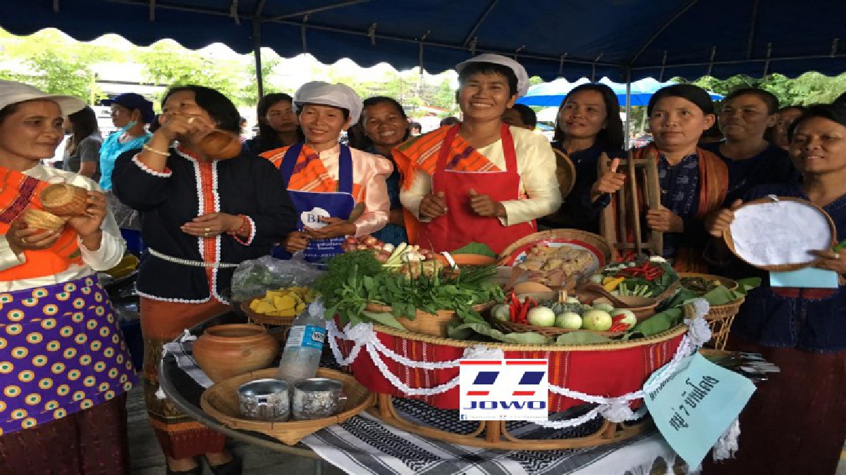 แซ่บอีสาน!! ศึกชิงแชมป์อาหารพื้นบ้าน รสเด็ด-จัดจ้าน แบบบ้านๆหากินยาก ท่ามกลางกองเชียร์เต้นรำสนุกสนาน (มีคลิป)