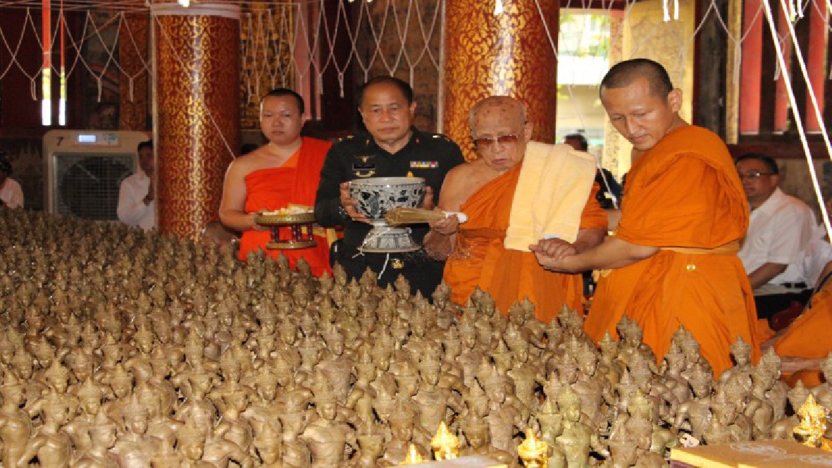 เชียงใหม่ - เกจิดังประกอบพิธีพุทธาภิเษกรูปหล่อองค์สามกษัตริย์ เฉลิมฉลอง 720 ปี