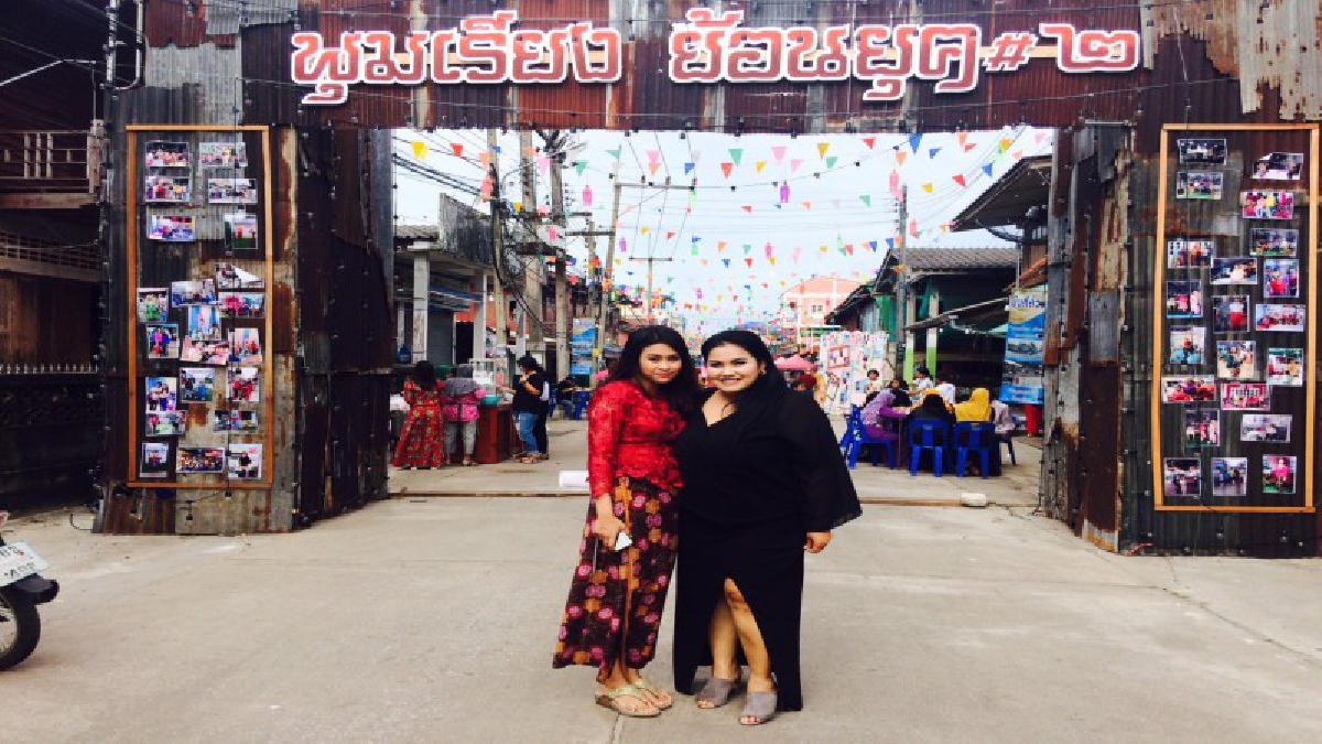 สุดคึกคัก!! คนรุ่นใหม่ ชาวมุสลิมที่ทำงานต่างถิ่น หวนคืนกลับบ้าน ร่วมเทศกาลวันฮารีรายอ "พุมเรียงย้อนยุค ถนนคนเดิน" ปีที่ 2 (มีคลิป)