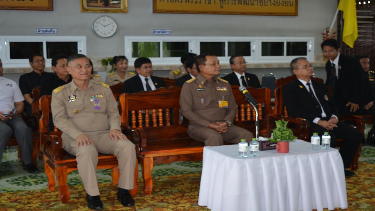 องคมนตรีตรวจเยี่ยมและติดตามการดำเนินงาน ม.ราชภัฏนครเมืองคอน-น้อมนำพระบรมราโชบายด้านการศึกษา สู่บุคลากรแก้ปัญหาและพัฒนาในพื้นที่