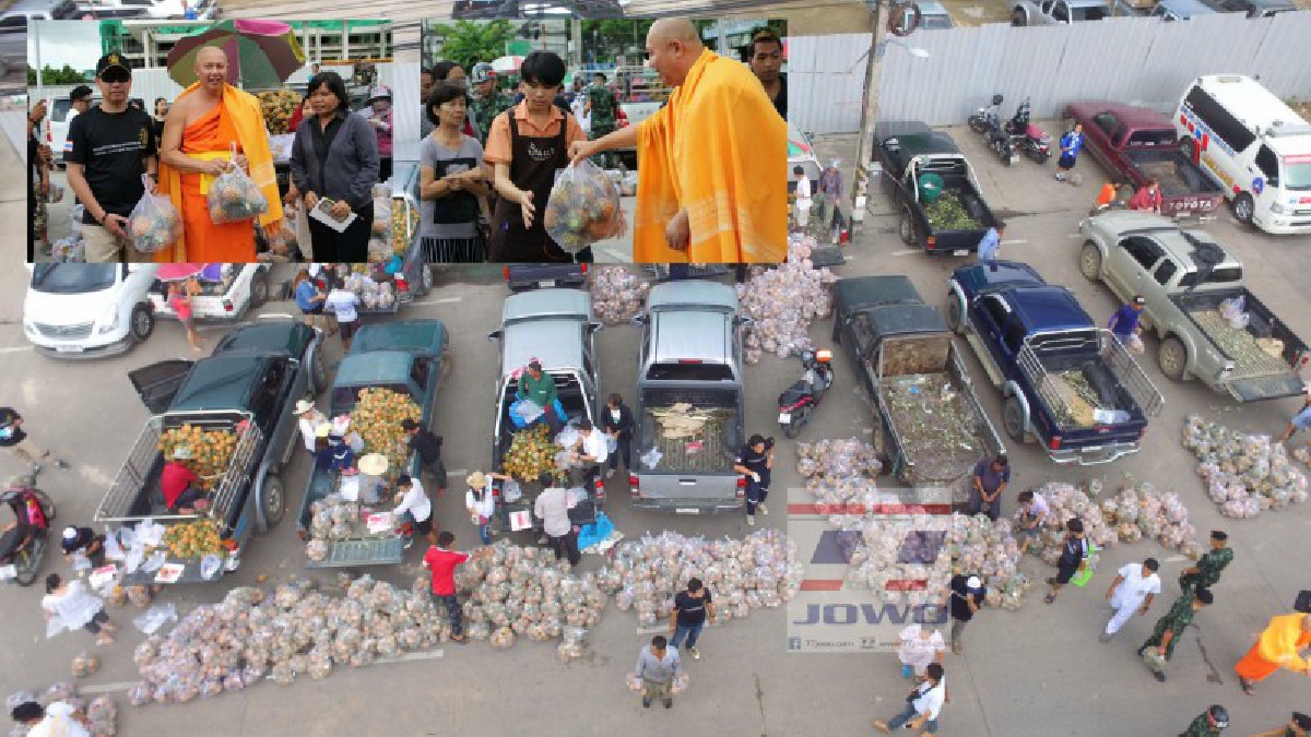 บุญต่อบุญ!! เจ้าอาวาสวัดดัง พร้อมคณะลูกศิษย์ ใช้เงินทำบุญ เหมาสับปะรด 10 ตัน แจกประชาชนฟรีๆ ช่วยเหลือเกษตรกร (มีคลิป)