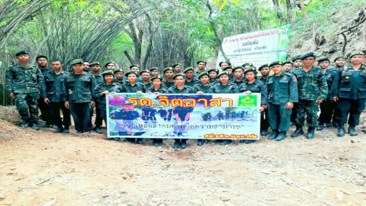 ลำปาง!!พล.ต.สุทธิพันธ์ แก้วมะเริงหน คณะตรวจเยี่ยมการดำเนินงานโครงการของศปป.กอ.รมน.ภาค 3 ลงพื้นที่ตรวจเยี่ยม"การสร้างฝายชะลอน้ำ" (มีคลิป)