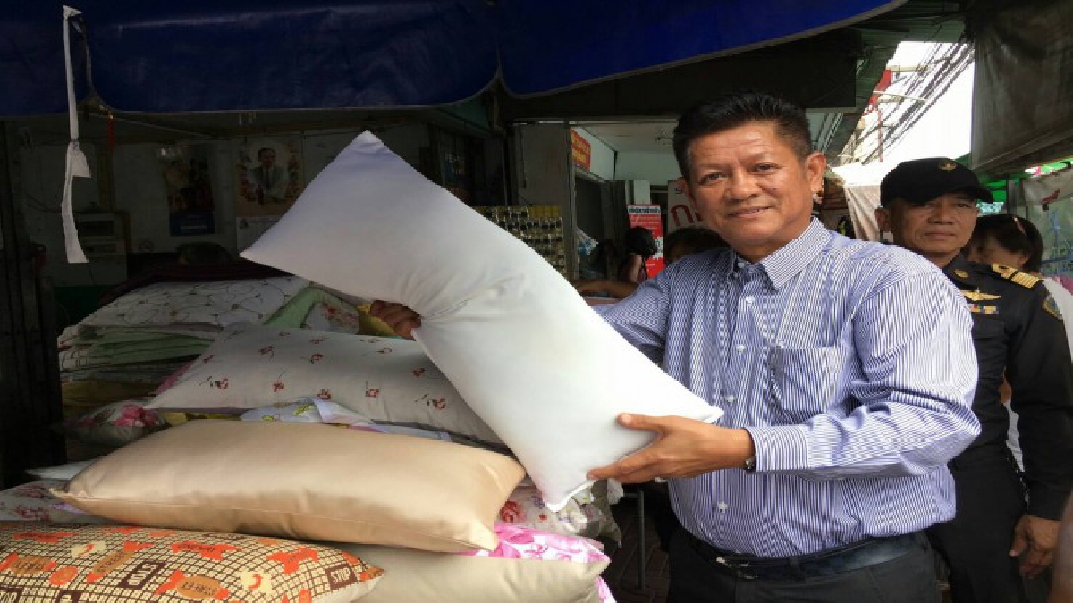 เทศบาลเมืองศรีราชาตื่นตัว!? ตรวจสอบหมอนยัดไส้แพมเพอร์ส-ผ้าอนามัย เพื่อป้องปราบไม่ให้พ่อค้าแม่ค้านำสินค้าที่ "ไม่มีคุณภาพ" มาจำหน่าย (มีคลิป)