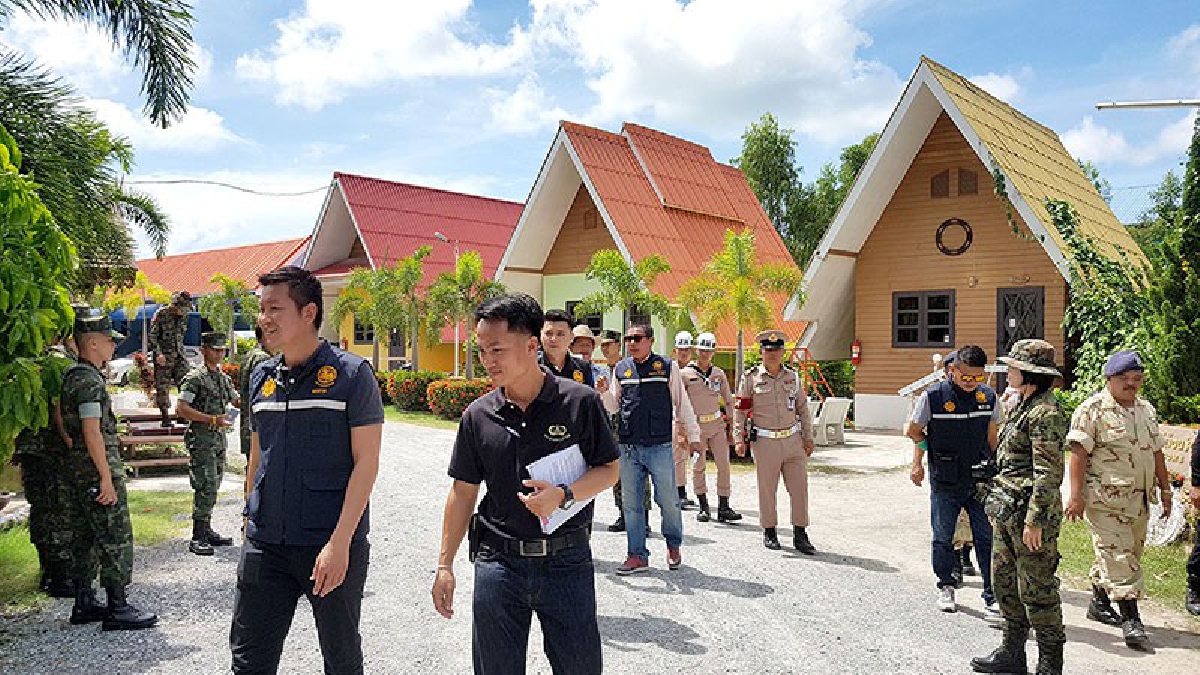 ทหารเรือ ร่วมฝ่ายปกครอง ลงพื้นที่แสมสารสั่งยุติกิจการโรงแรมผิดกฎหมาย 9 แห่ง (มีคลิป)