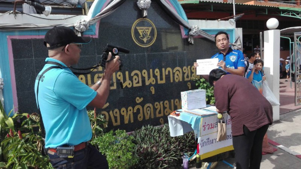 งานเข้า!!ผอ.อนุบาล จ.ชุมพร โต้อนุมัติให้นักกีฬาออกนอกเขตไม่ได้ เป็นอำนาจ ผอ.เขต ผู้ปกครองนักกีฬา อ้างต้องเรี่ยไร เพราะผอ.ม่อนุมัติงบ(มีคลิป)