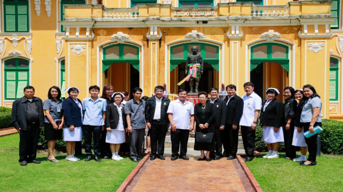 ปราจีนบุรี!! สภาปฏิรูปฯ ลงพื้นที่เมืองสมุนไพร ชมเปาะอภัยภูเบศร พี่เลี้ยงพัฒนาเกษตรกรผู้ปลูกสมุนไพรเกษตรอินทรีย์รายได้เพิ่ม ชูเป็นโมเดลประเทศ