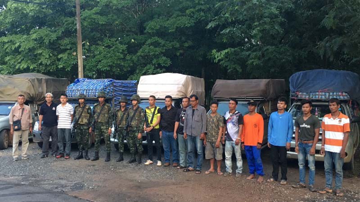 ชาวบ้านปิดล้อมกดดันด่านตรวจกองกำลังบูรพา ร้องขอความเป็นธรรม จับรถขนข้าวเปลือก 13 คัน..!!(มีคลิป)