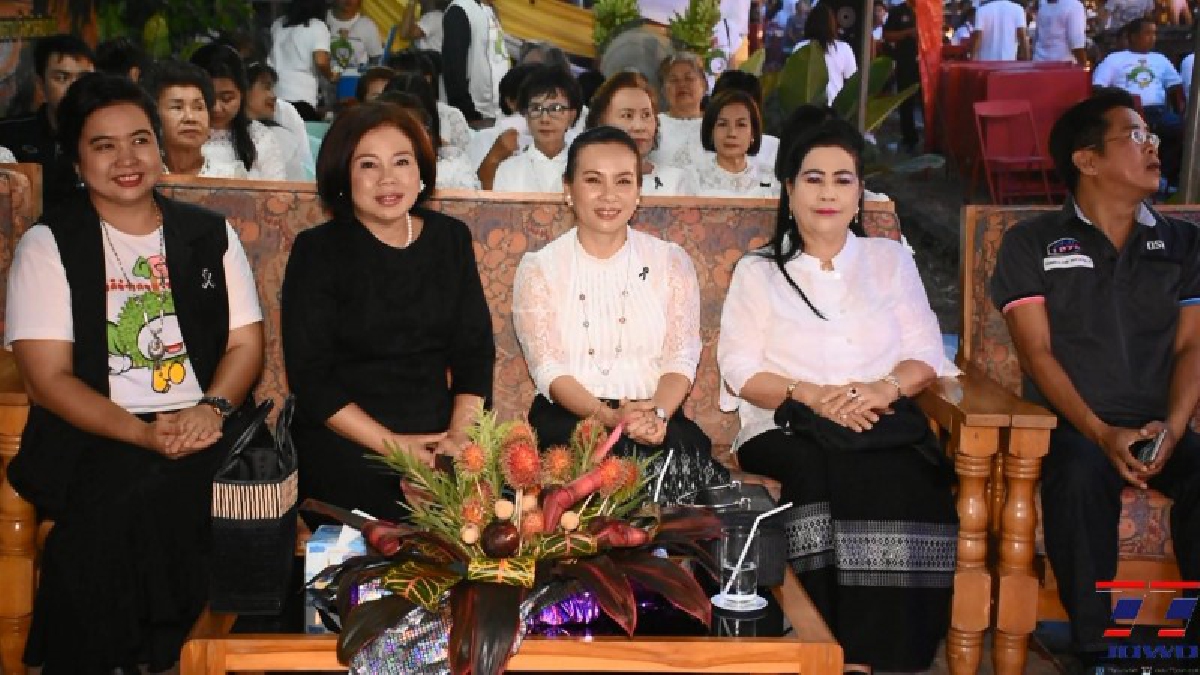 สุดยิ่งใหญ่!! รองผู้ว่าราชการจันทบุรี พร้อมหลายหน่วยงาน ร่วมพิธีเปิดงาน "4G ของดีอำเภอนายายอาม ประจำปี 2560" (มีคลิป)