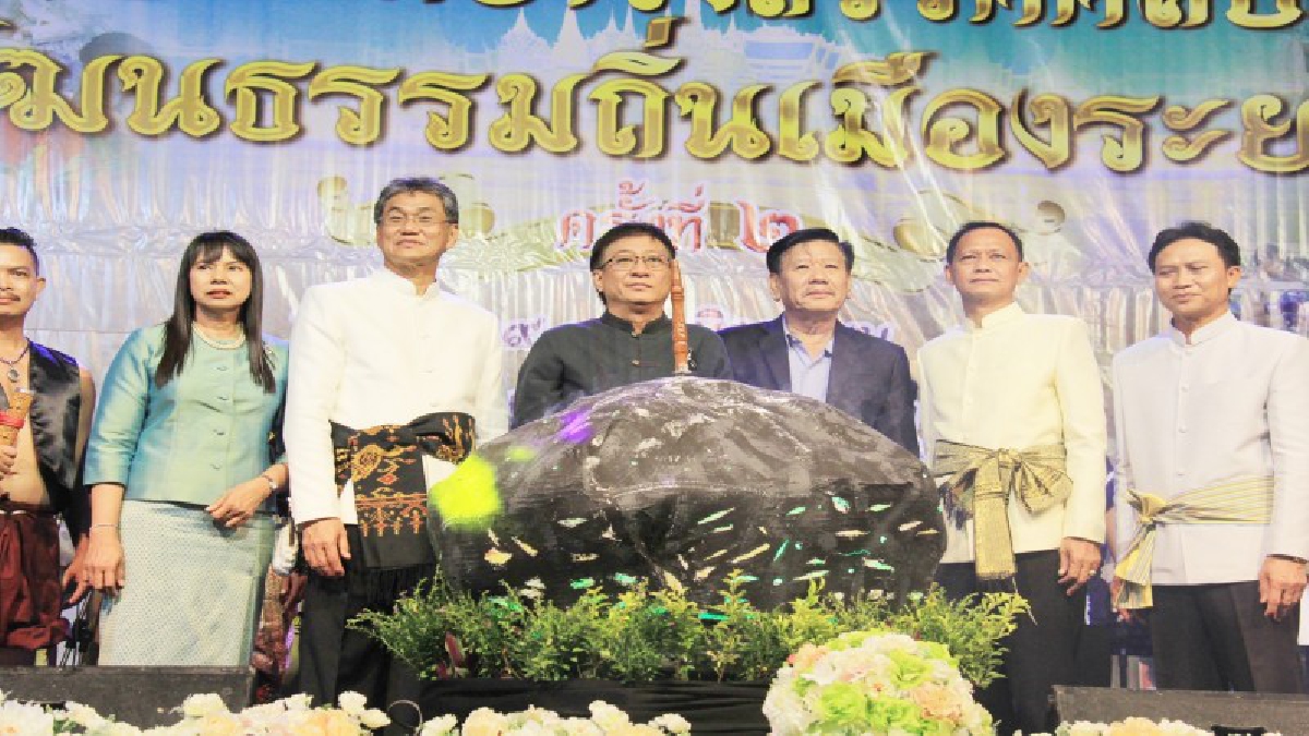 สุดคึกคัก!! ระยองเปิดงาน “การศึกษารังสรรค์ศิลป์ วัฒนธรรมถิ่นเมืองระยอง” มุ่งอนุรักษ์ สืบสานศิลปวัฒนธรรมประเพณีไทย (มีคลิป)