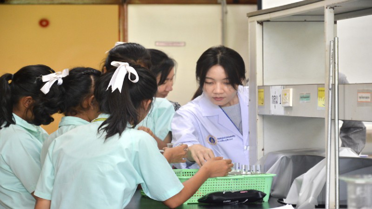 ติวเข้ม..ช่วยน้อง!! ม.มหิดลจัดโครงการ "ติวเข้มวิทยาศาสตร์" ให้กับนักเรียนในพื้นที่ ผลักดันได้มีโอกาส ก้าวสู่รั้วมหาวิทยาลัย (มีคลิป)