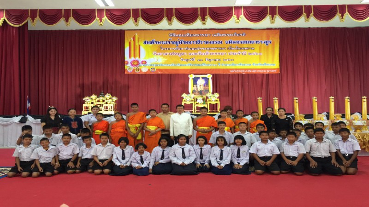 ผวจ.ศรีสะเกษ!! มอบเทียนพรรษา "เฉลิมพระเกียรติ สมเด็จพระเจ้าอยู่หัวมหาวชิราลงกรณ บดินทรเทพยวรางกูร" เนื่องในวันอาสาฬหบูชาและวันเข้าพรรษา