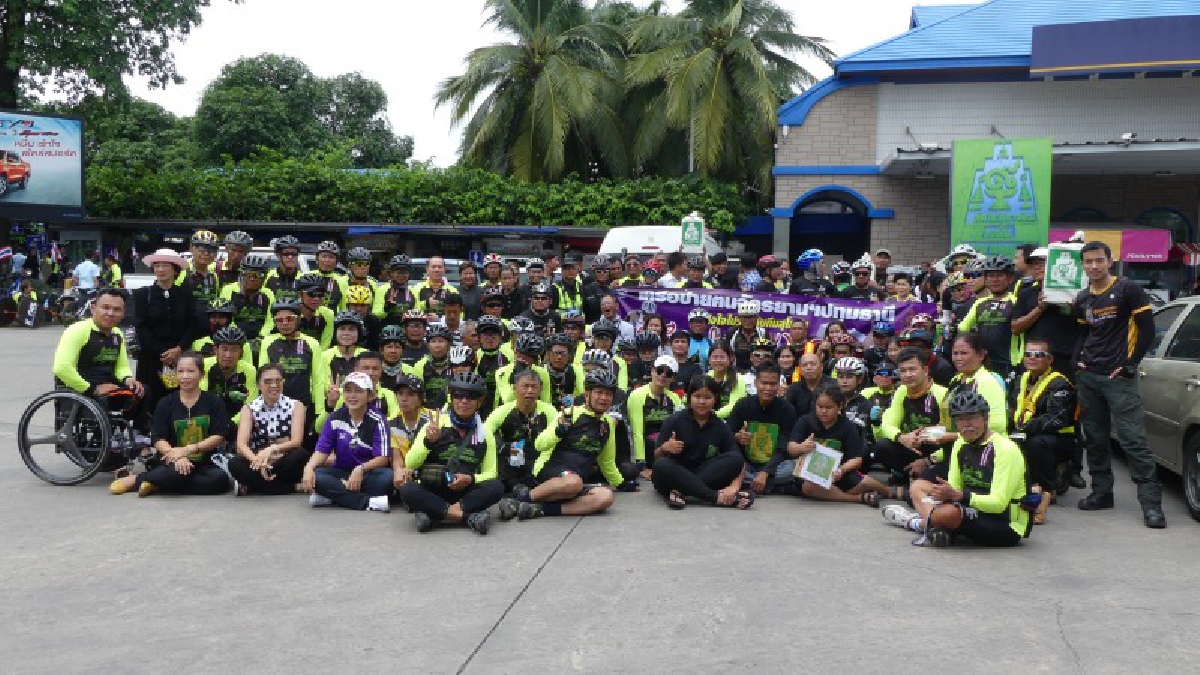 ปทุมธานี!! ต้อนรับนักปั่นจากโครงการ "ปั่นด้วยใจ นำข้าวไปถวายพ่อ" แห่ให้กำลังใจนักปั่นทุกๆคน ก่อนถึงสนามหลวง