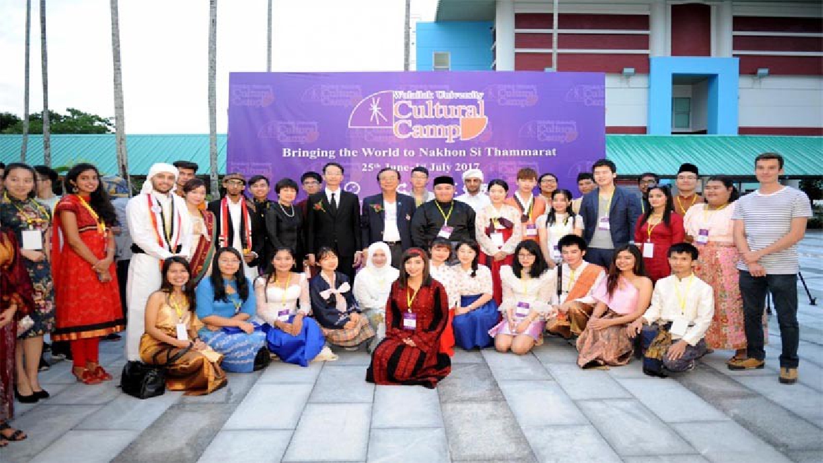 งานระดับโลก!!นศ. 21 ชาติทั่วโลกร่วมค่ายวัฒนธรรมนานาชาติภายใต้แนวคิด&ldquo;พระมหากรุณาธิคุณในหลวงรัชกาลที่ 9 ที่มีต่อปวงชนชาวไทย&rdquo;ที่ ม.วลัยลักษณ์!?