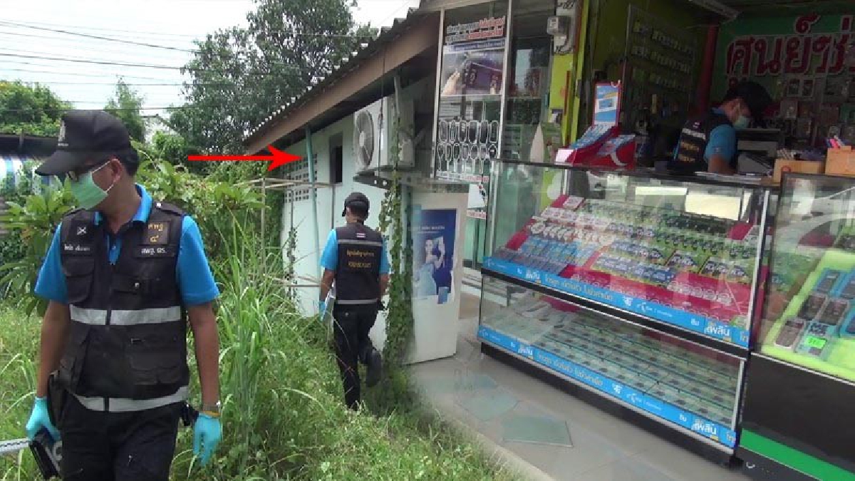 ตีนแมวสุดแสบงัดร้านโทรศัพท์มือถือ!! แอบย่องเบาเข้าทางหน้าต่างหลังร้าน ก่อนเอาคัทเอาท์ควบคุมไฟลง แล้วเข้าขโมยโทรศัพท์มือถือหลบหนีลอยนวล