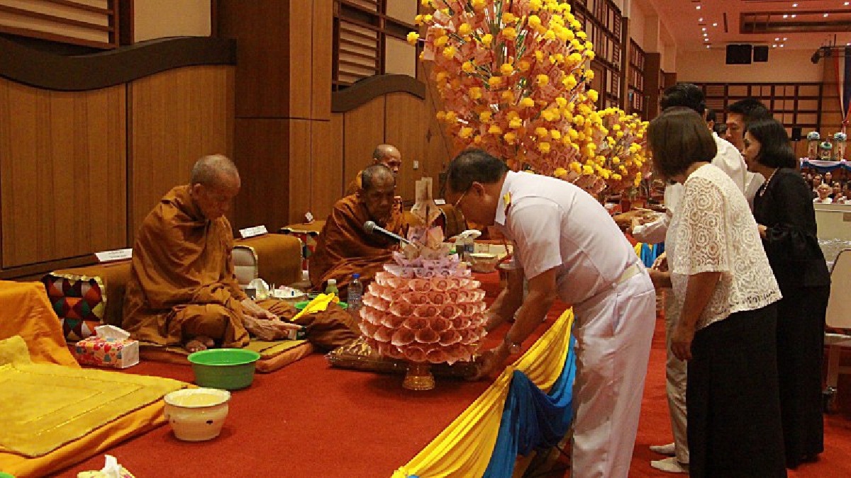 แพทย์ทหารเรือ!! ทอดผ้าป่าสามัคคีกว่า 3 ล้านจัดซื้อเครื่องมือแพทย์ไว้ช่วยเหลือประชาชน (มีคลิป)