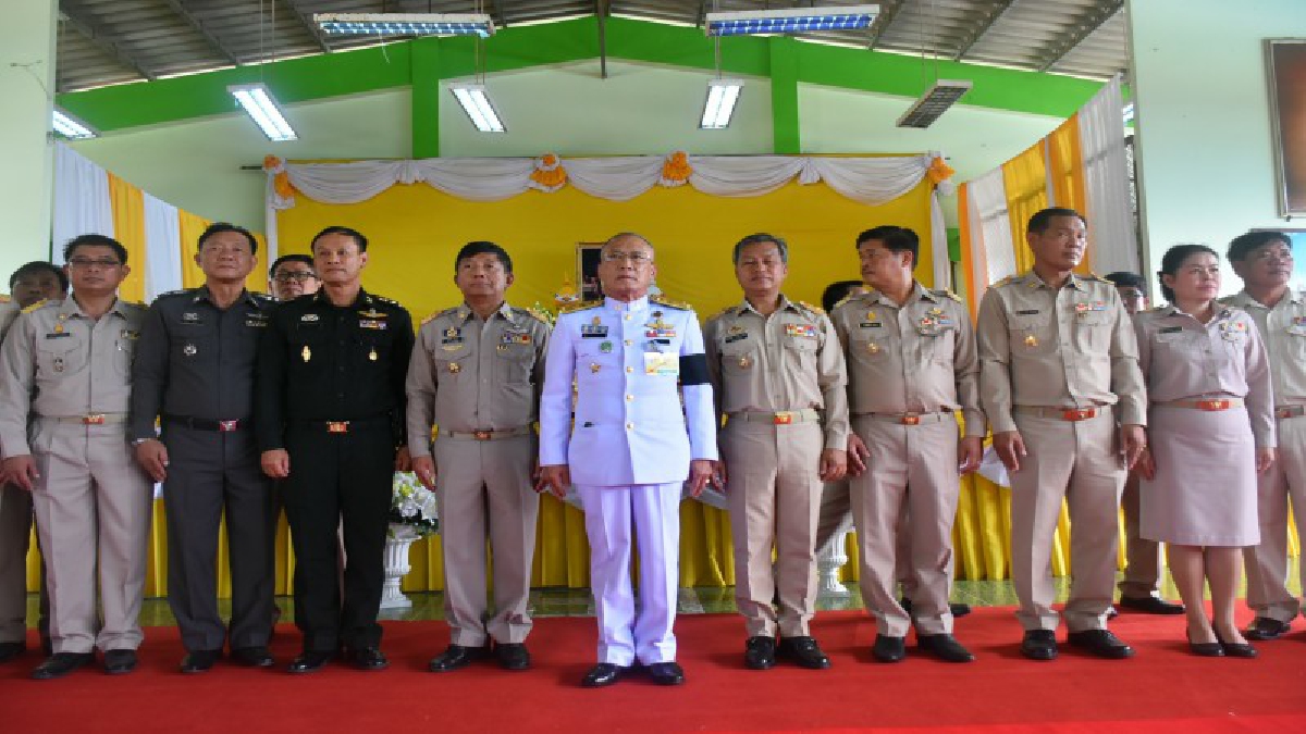 ผู้อัญเชิญ มอบเครื่องเขียนพระราชทานแก่ท้องถิ่นทุรกันดาร ที่อำเภอคอนสวรรค์ และอำเภอจัตุรัส จังหวัดชัยภูมิ (มีคลิป)