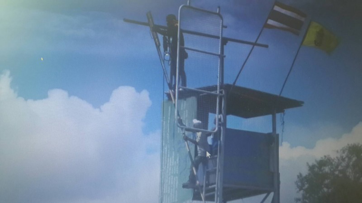 เชียงใหม่!! ชาวบ้านอำเภอจอมทอง จิบอกไฟขึ้นฟ้า สักการะ-กราบไหว้ พระเกษแก้วจุฬามณีบนสวรรค์ ขอฝนก่อนฤดูทำนา (มีคลิป)