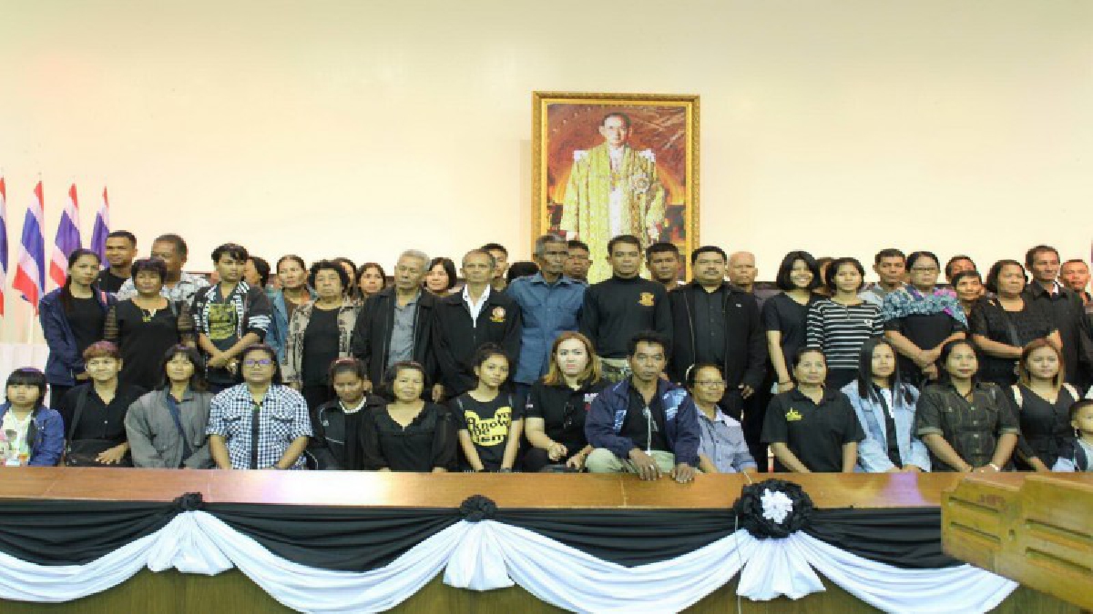 จังหวัดนราธิวาส!! จัดรถ 14 คัน นำชาวนราธิวาสกว่า 600 คน ร่วมเดินทางเข้าถวายสักการะพระบรมศพ พระบาทสมเด็จพระปรมินทรมหาภูมิพลอดุลยเดช