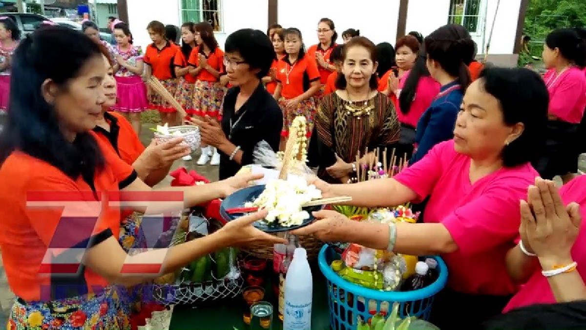 สาวรำวงพันปี พะเยา-เชียงใหม่ สุดสวย!! รวมตัวทำพิธีไหว้ครูเพื่อสืบทอดประเพณีล้านนาโบราณ(ชมคลิป)