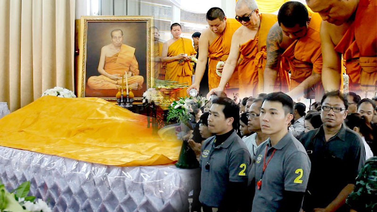 มากันทุกสารทิศ!!!ศิษยานุศิษย์หลวงปู่เกลี้ยงเกจิดังภาคตะวันออกหลายพันคนร่วมรดน้ำศพ!!ด้านลอตเตอรี่ตัวเลขเกี่ยวกับเวลาละสังขารเกลี้ยงแผง