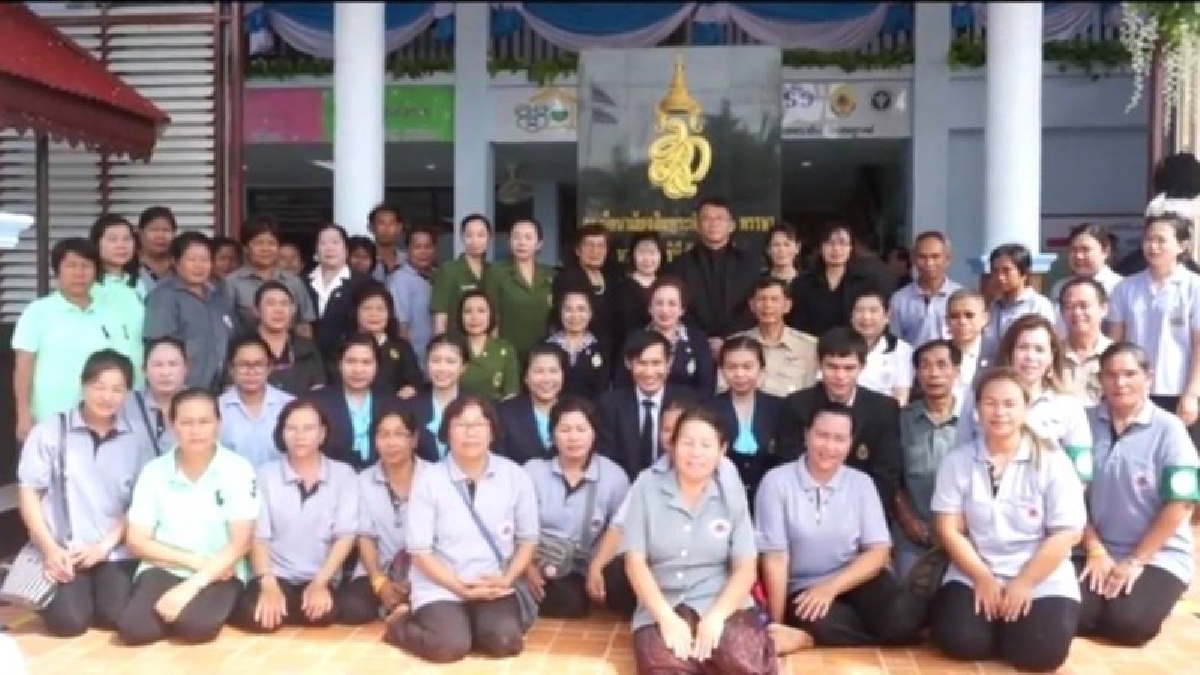 นายกสมาคมแม่บ้านมหาดไทยตรวจเยี่ยมสถานีอนามัยเฉลิมพระเกียรติ 60 พรรษา นวมินทราชินี วังสมบูรณ์ (มีคลิป)
