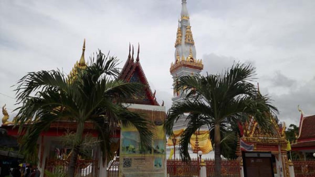 ยโสธร!! ผู้ว่าฯนำข้าราชการ พ่อค้า ประชาชน นักเรียน-นักศึกษา ร่วมถวายเทียนพรรษา-ผ้าอาบน้ำฝน เนื่องในวันอาสาฬหบูชาและวันเข้าพรรษา (มีคลิป)