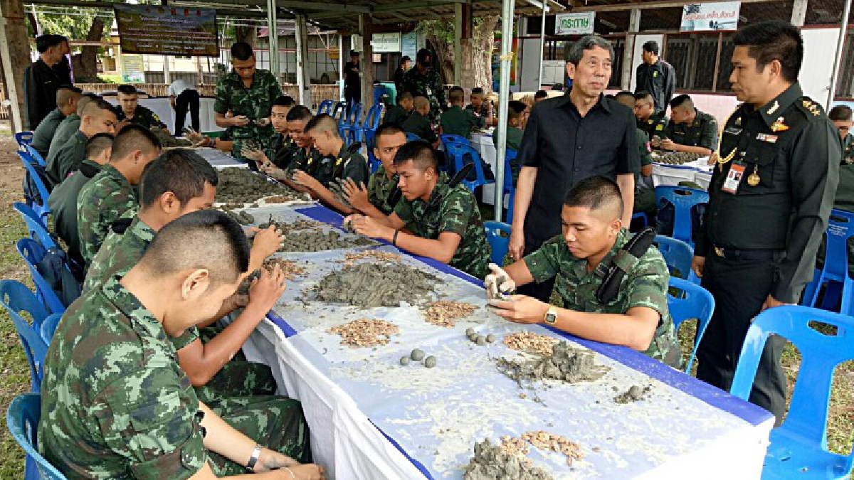 เพชรบุรี!! กรมฝนหลวง-การบินเกษตร ร่วมกับมณฑลทหารบกที่15 บูรณาการความร่วมมือ ปั้นเมล็ดพันธุ์พืช เตรียมปฏิบัติภารกิจเพิ่มผืนป่าทั่วประเทศไทย