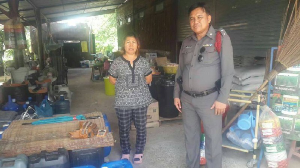 ตำรวจสูงเนินห่วงใยชาวบ้าน!! เคาะประตูตรวจเยี่ยม เพื่อสร้างความใกล้ชิดเป็นมิตรกับประชาชน ตามโครงการ stop walk and talk