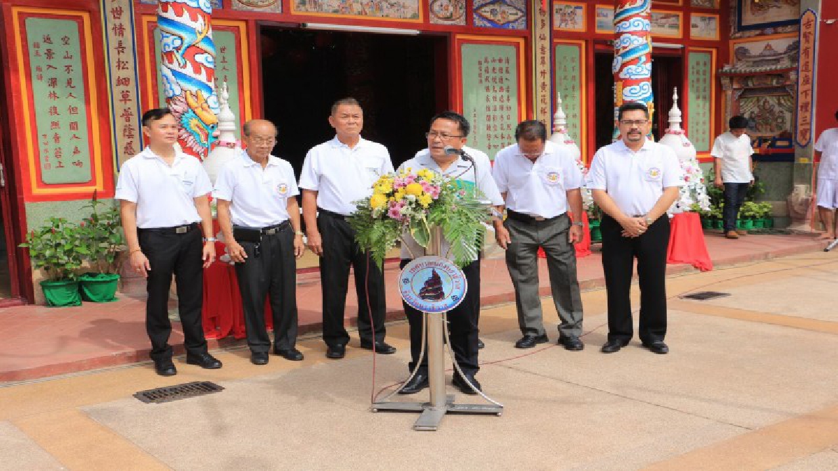 ศูนย์รวมจิตใจ!! ชาวนราธิวาสสืบสานประเพณีชาวไทยเชื้อสายจีน จัดแห่พระ-ลุยไฟ และพิธียกเสาเทวดา ครบรอบ 102 ปี ศาลเจ้าโกวเล้งจี่