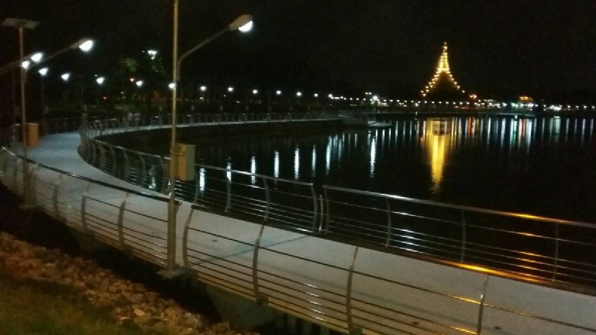 สุดตระการตา!! สะพานข้ามบึงแก่นนคร แลนมาร์คแห่งใหม่ ของเมืองขอนแก่น ข้ามบึงน้ำจืดที่สวยไม่แพ้ที่ใดในโลก  มีลู่วิ่ง- จุดชมวิวกลางน้ำ (มีคลิป)